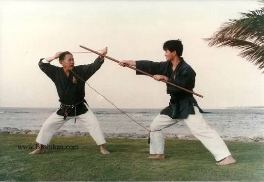 Entrenamiento de Okinawa Kobudō en el dōjō
